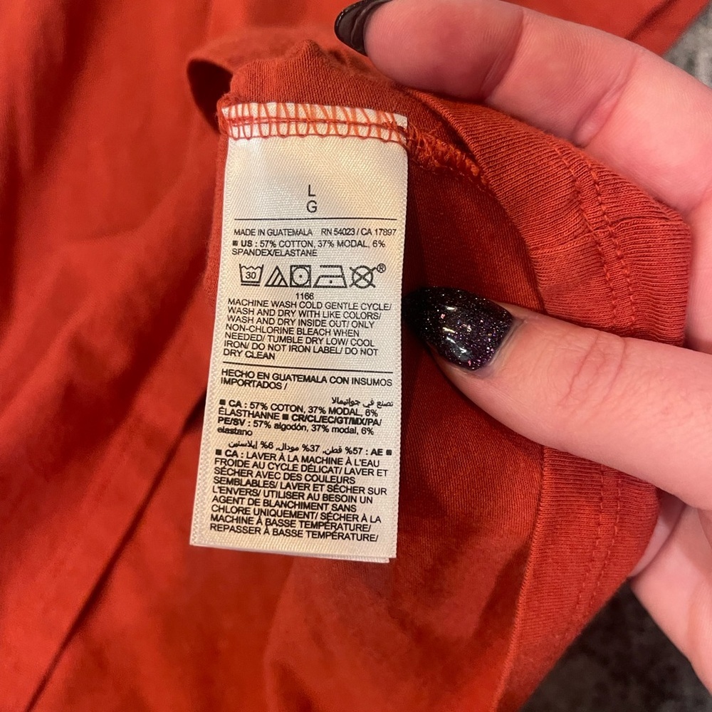 Old Navy Red Short Sleeve Tee - Picture 3 of 3